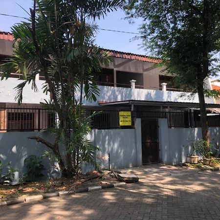 Oyo 90482 Rumah Oma Syariah Kupang  Exterior foto