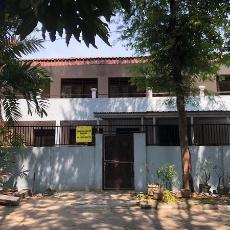 Oyo 90482 Rumah Oma Syariah Kupang  Exterior foto